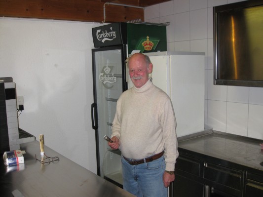 Röbi beim ausbessern.JPG